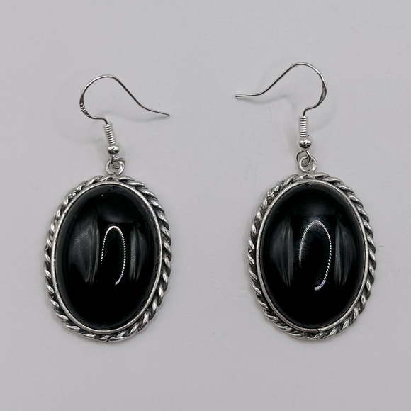 Vintage Jewelry - VINTAGE Navajo Oval Onyx & Sterling Silver Dangle Earrings